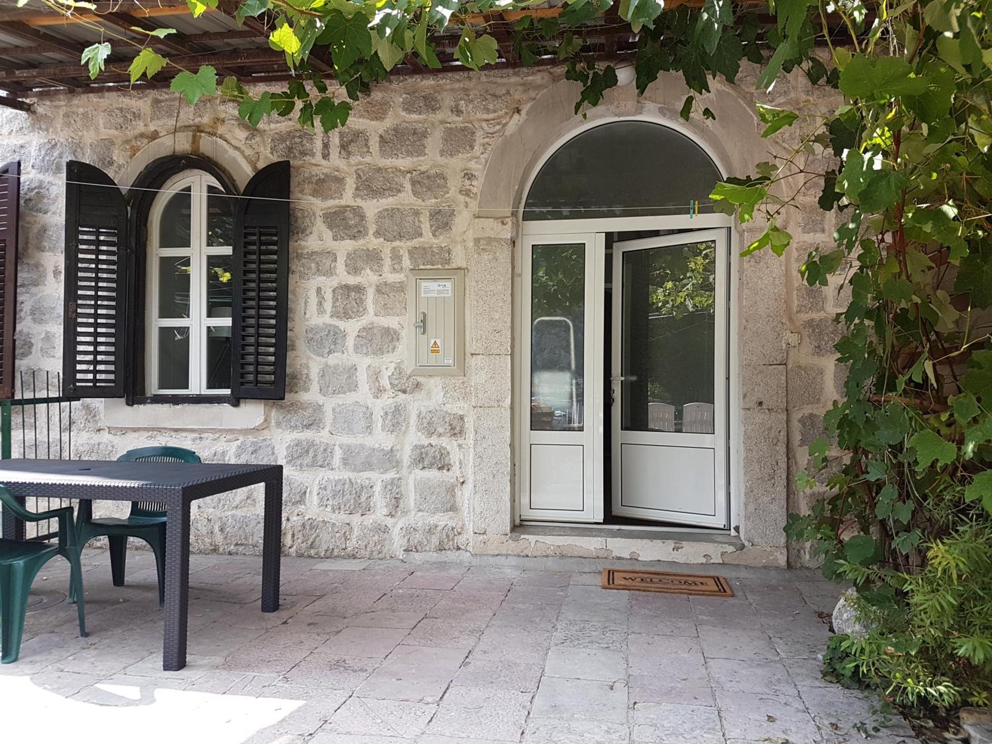 Apartment Mimosa Kotor Eksteriør billede