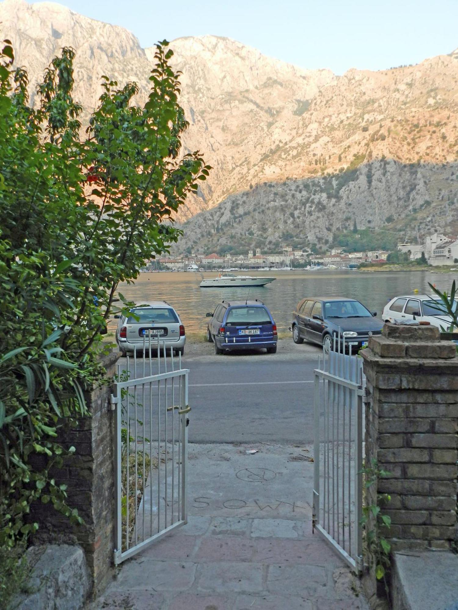 Apartment Mimosa Kotor Eksteriør billede
